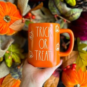 ✨NEW🎃Rae Dunn Orange Trick or Treat Halloween Mug🍂
